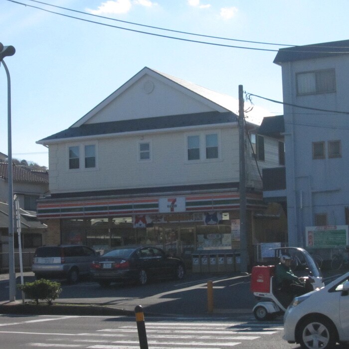 セブンイレブン横須賀大津店(コンビニ)まで350m グリ－ンハイツ