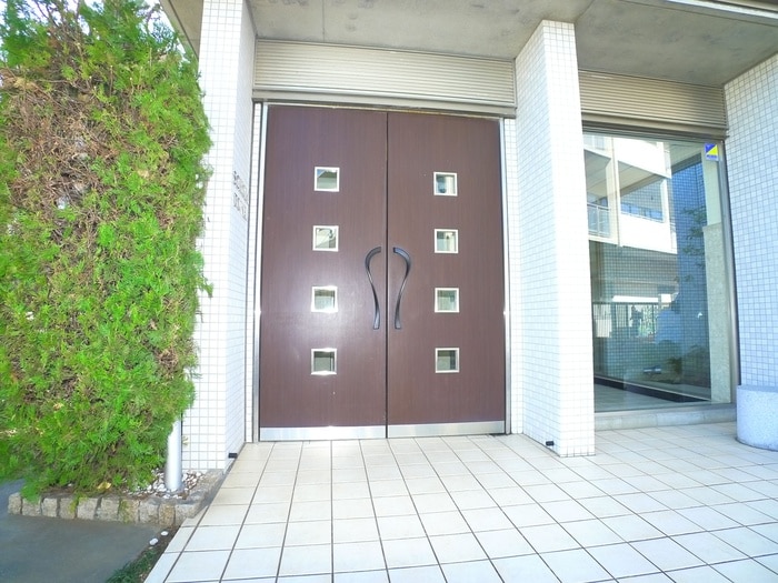 エントランス部分 ＳＣＨＯＬＡ　ＴＯＷＥＲ