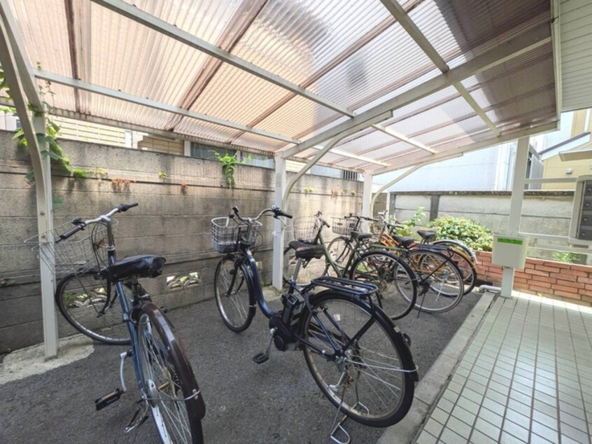 駐輪場 エヴェナール上北沢