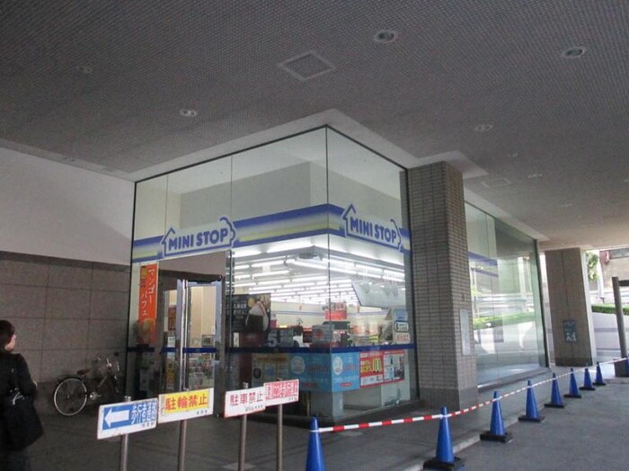 ミニストップ 北品川5丁目店(コンビニ)まで214m クロスレジデンス大崎