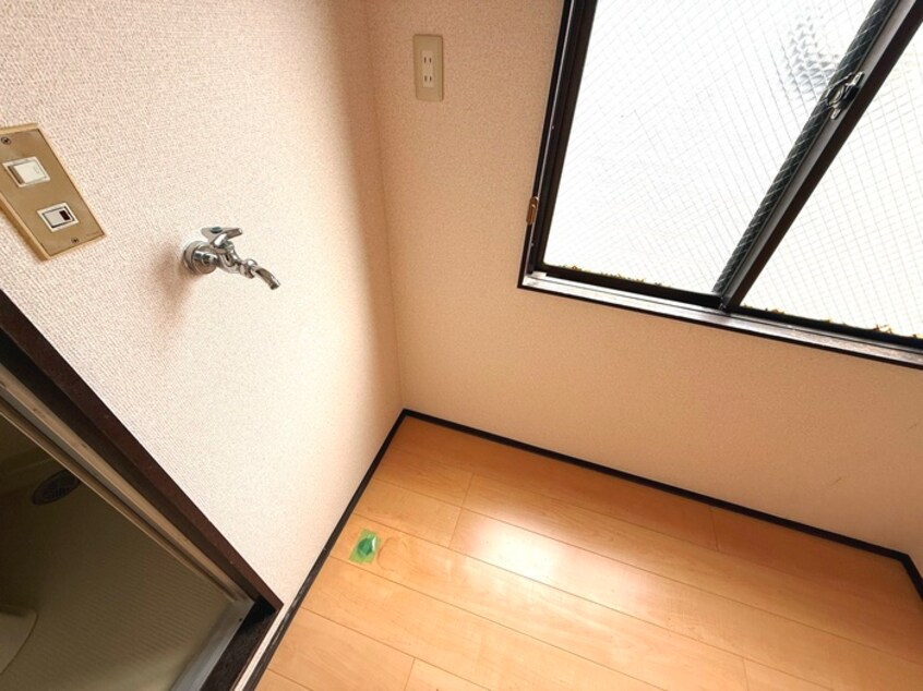 洗濯機置場 日の出町ニューコーポ