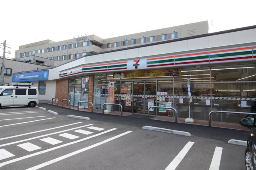 セブンイレブン鴨居5丁目店(コンビニ)まで620m 串田ハイツ１号棟