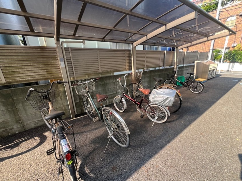 駐輪場 サニーガーデン