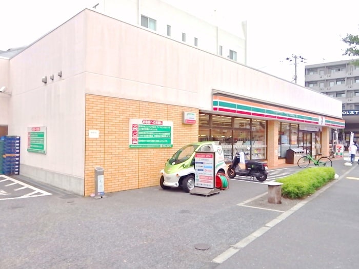 セブンイレブン目黒環七柿の木坂店(コンビニ)まで203m ホワイトヴィラ碑文谷
