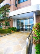 エントランス部分 サニーフォレスト藤原弐番館