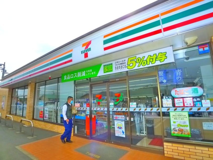 セブンイレブン(コンビニ)まで240m リブリ・プランドールNARITA