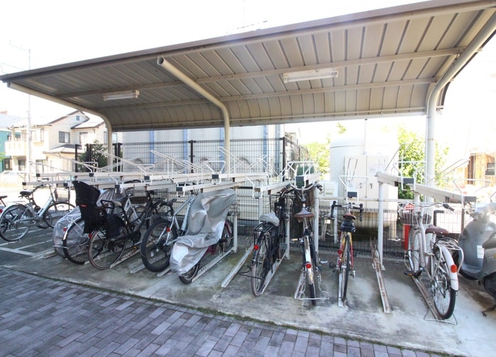 駐輪場 アンソレイエ　アオキ