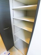 靴箱 アン・ボルヌ