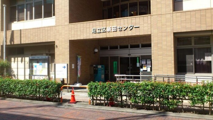新田コミュニティ図書館(図書館)まで460m 岡忠荘