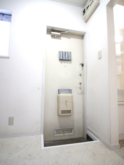 玄関 パステル六軒町Ｂ