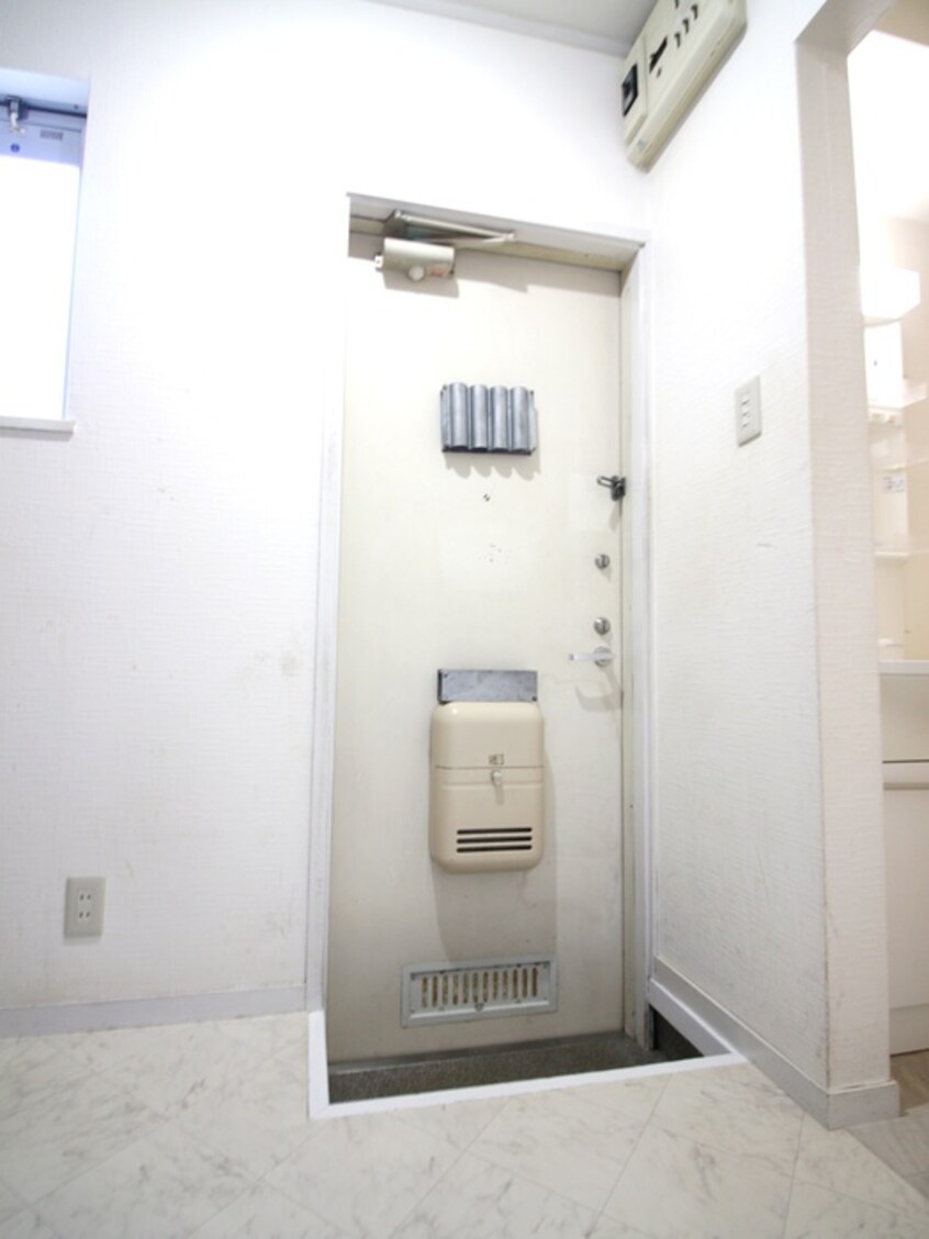 玄関 パステル六軒町Ｂ