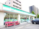 ファミリーマート(コンビニ)まで400m らくふくビル