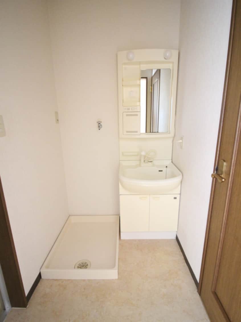 洗濯機置場 ｶｰｻ･ｲﾉｳｴ･ﾃﾙｯﾂｵ