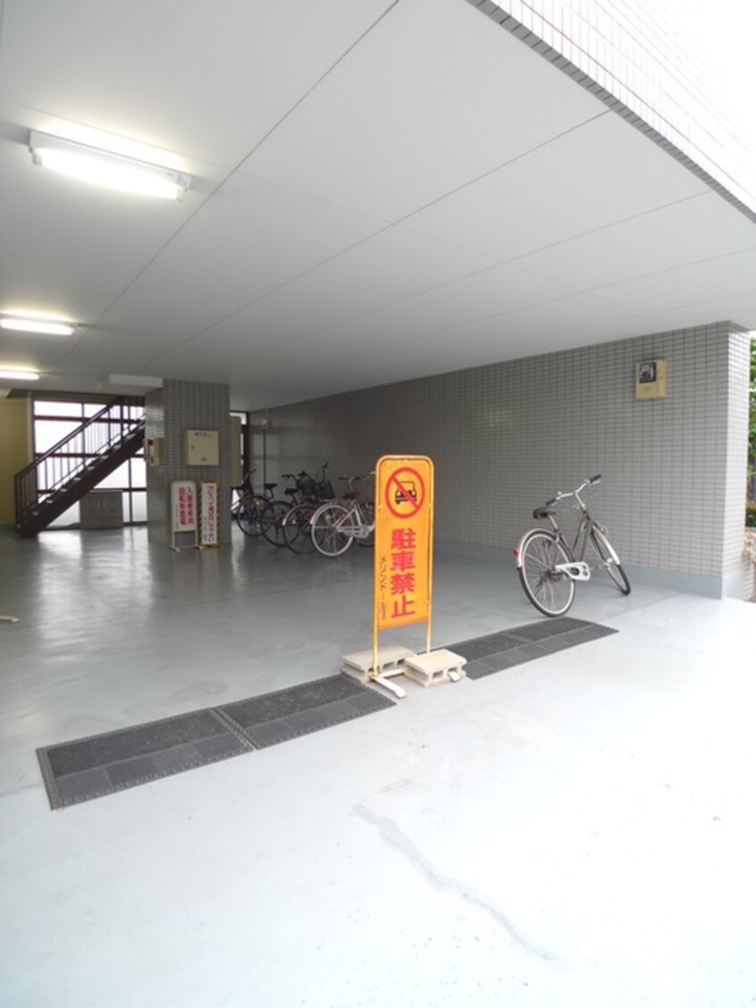 エントランス部分 メゾンド―ル  ２