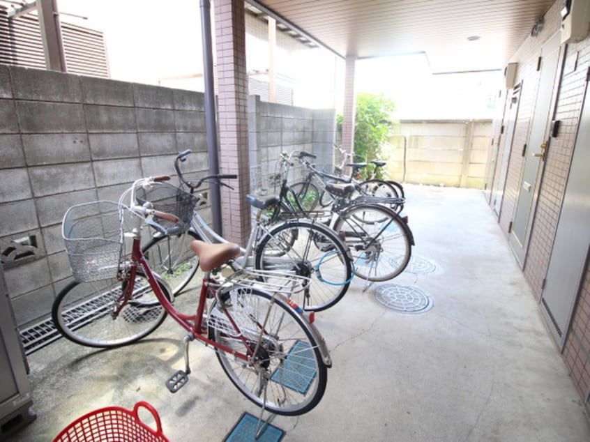 駐輪場 メイプルヒルズ