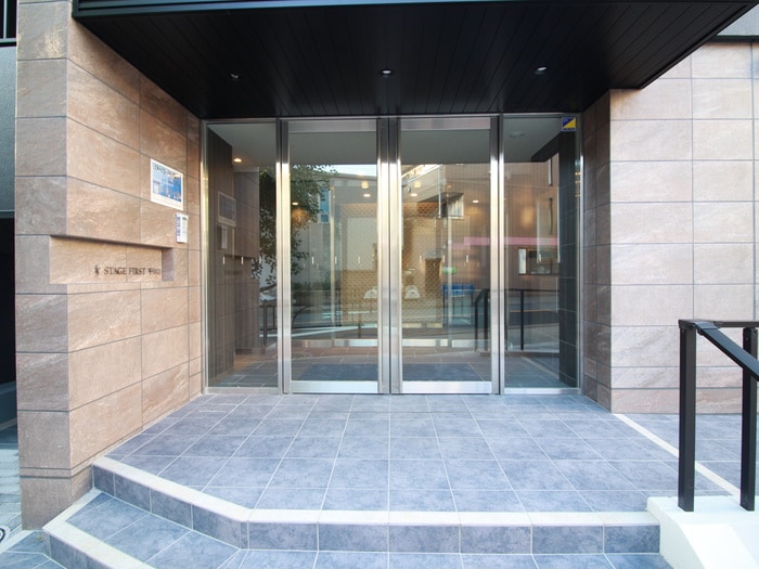 エントランス部分 ｽﾃｰｼﾞﾌｧｰｽﾄ平和台（210）