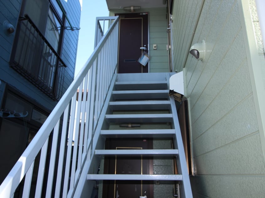 エントランス部分 クロ－バ－フラット ２