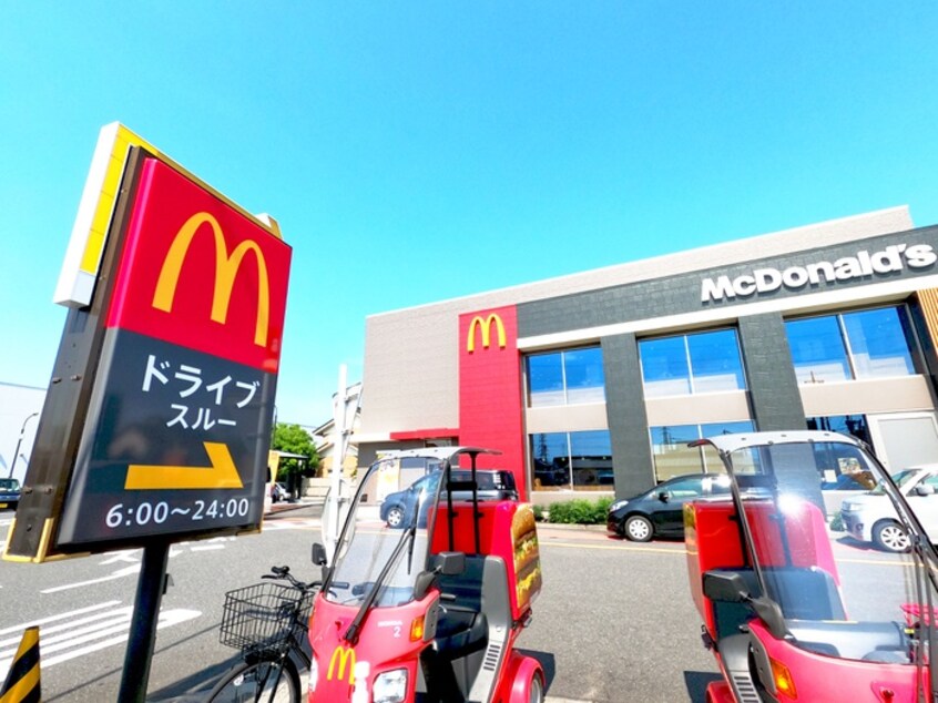 マクドナルド4号線草加西町店(ファストフード)まで426m 第一フラワーマンション