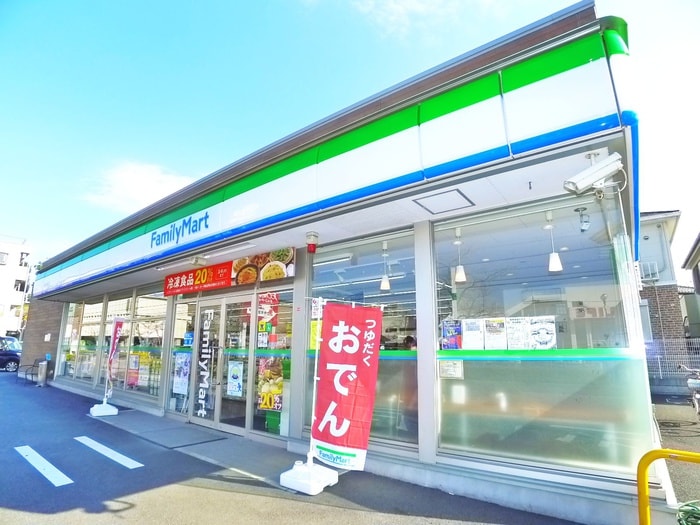 ファミリーマート(コンビニ)まで1880m カーサ・ソレアードⅠ