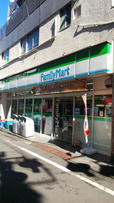 ファミリーマート　椎名町駅南口店(コンビニ)まで300m ソフィア椎名町