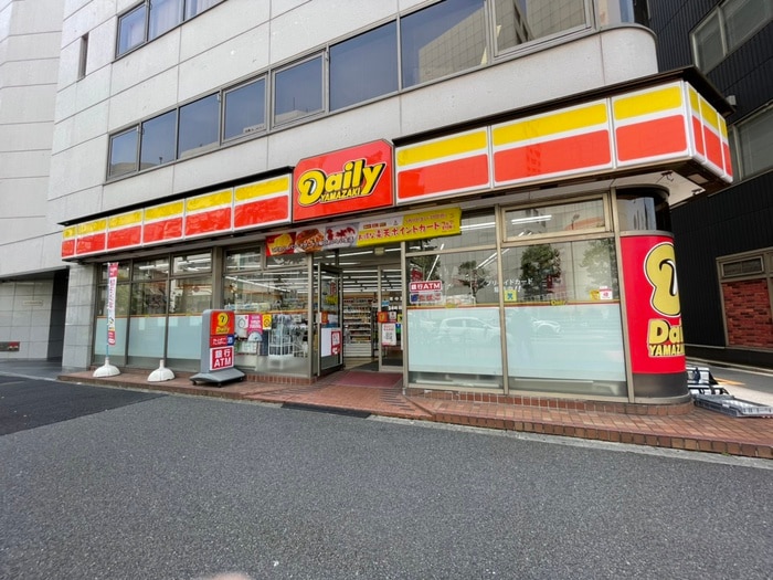 デイリーヤマザキ 岩本町３丁目店(コンビニ)まで500m RAXA神田須田町