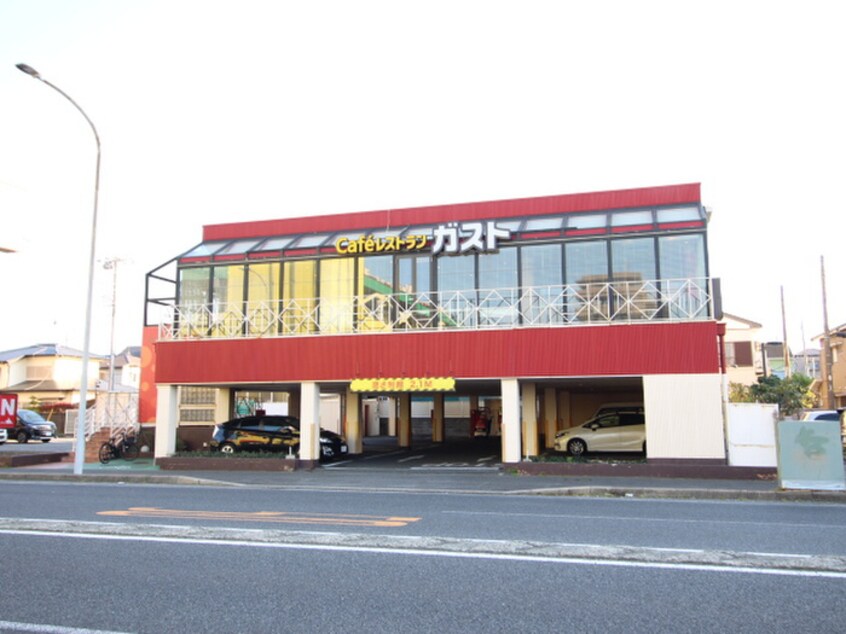 ガスト 横須賀三春店(その他飲食（ファミレスなど）)まで950m ドリ－ムハイツニイクラ