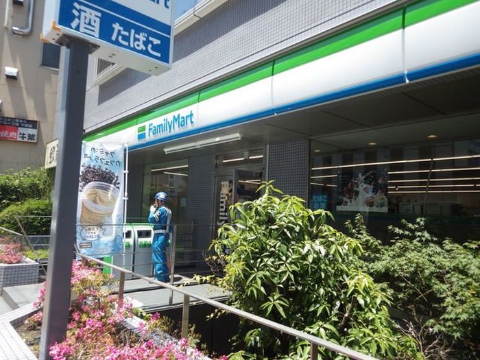 ファミリーマート 立川北口店(コンビニ)まで650m ハイム田原