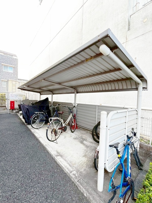 駐輪場 アンティフルール