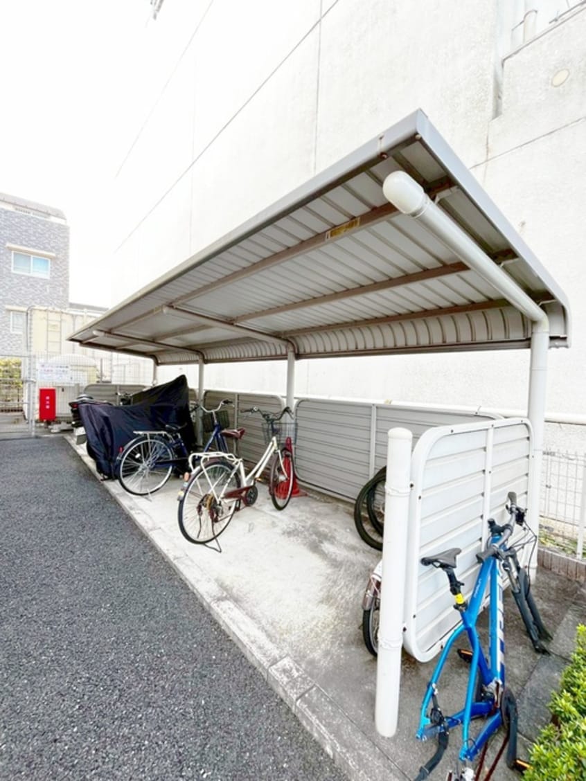 駐輪場 アンティフルール