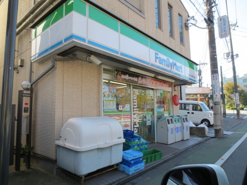 ファミリーマート(コンビニ)まで180m ラプラス百合ヶ丘