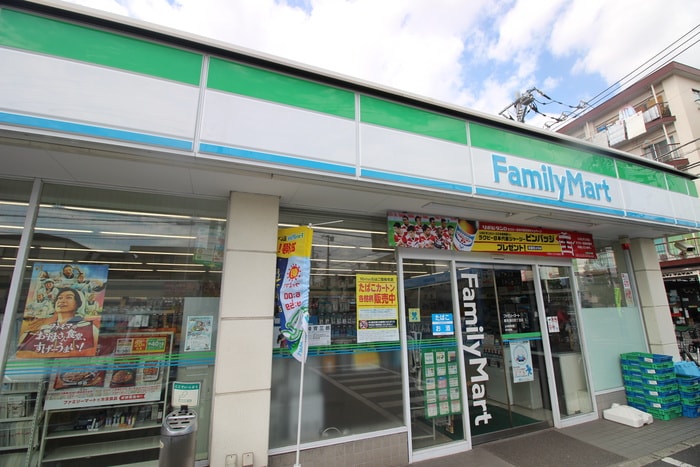 ファミリーマート　鶴見潮田4丁目店(コンビニ)まで91m ヴィ鶴見