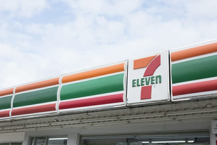 セブンイレブン(コンビニ)まで150m ウエストハイム西川口