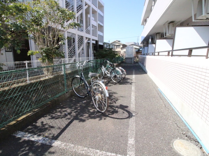 駐輪場 ジュネス３