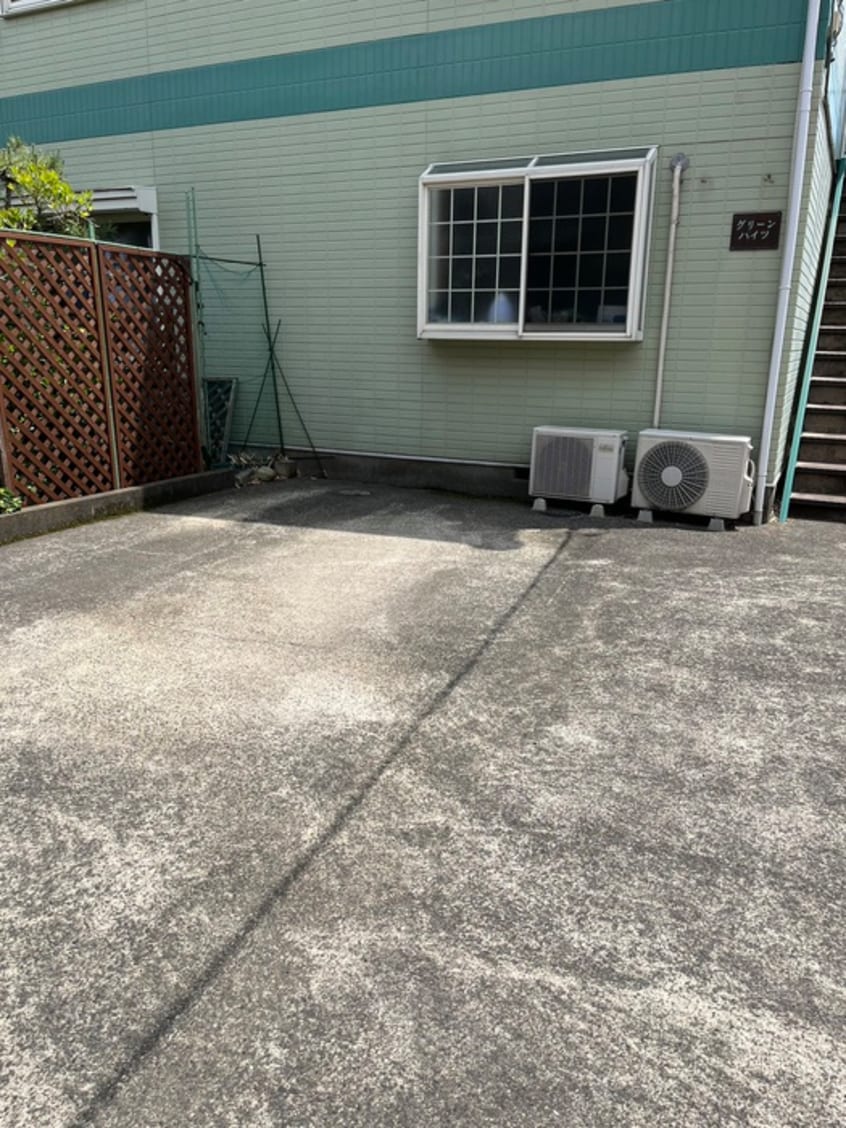 駐車場 ロ－リエ