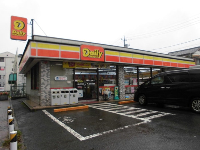 デイリーヤマザキ(コンビニ)まで1400m アレックス昱