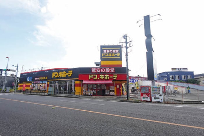 ドンキホーテ(ディスカウントショップ)まで540m ＫＬＥＩＳ日進