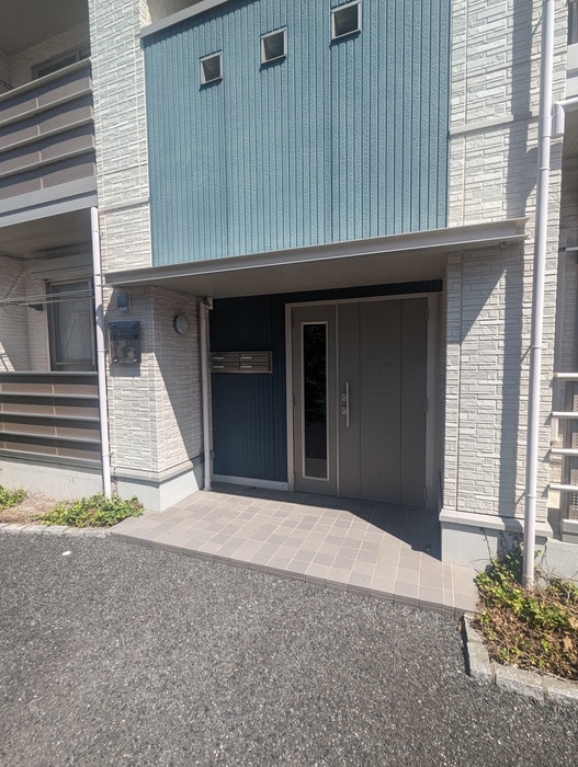 エントランス部分 ロ－タス本郷