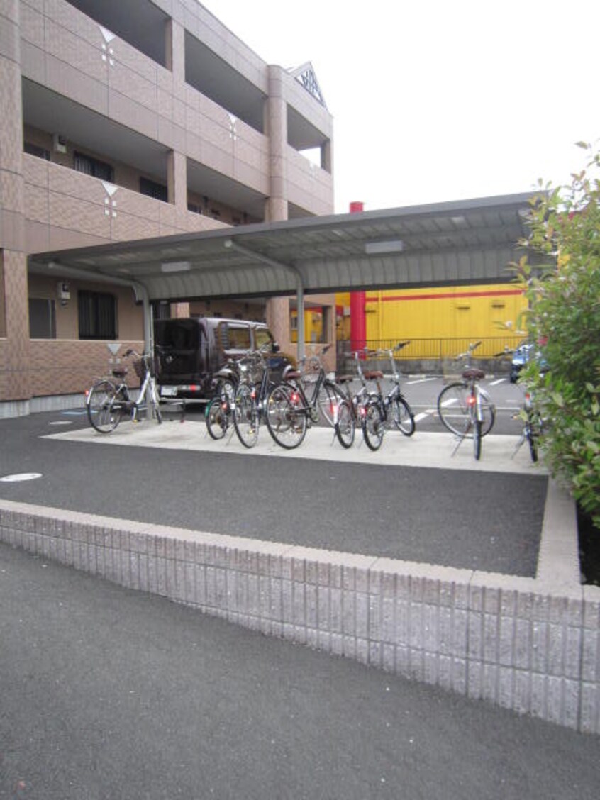 駐輪場 エルマルム