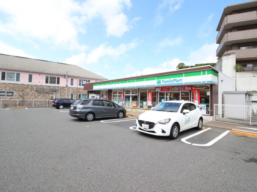 ファミリーマート　下永谷店(コンビニ)まで449m シャトルシモナガヤＢ