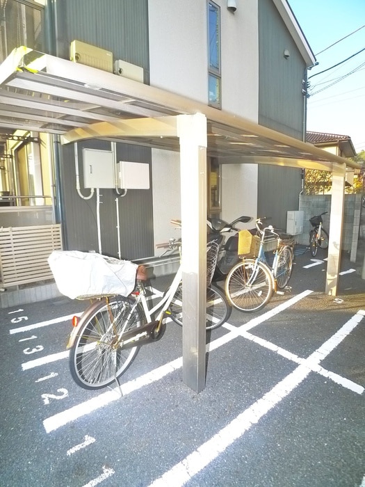 駐輪場 トリアノン真間