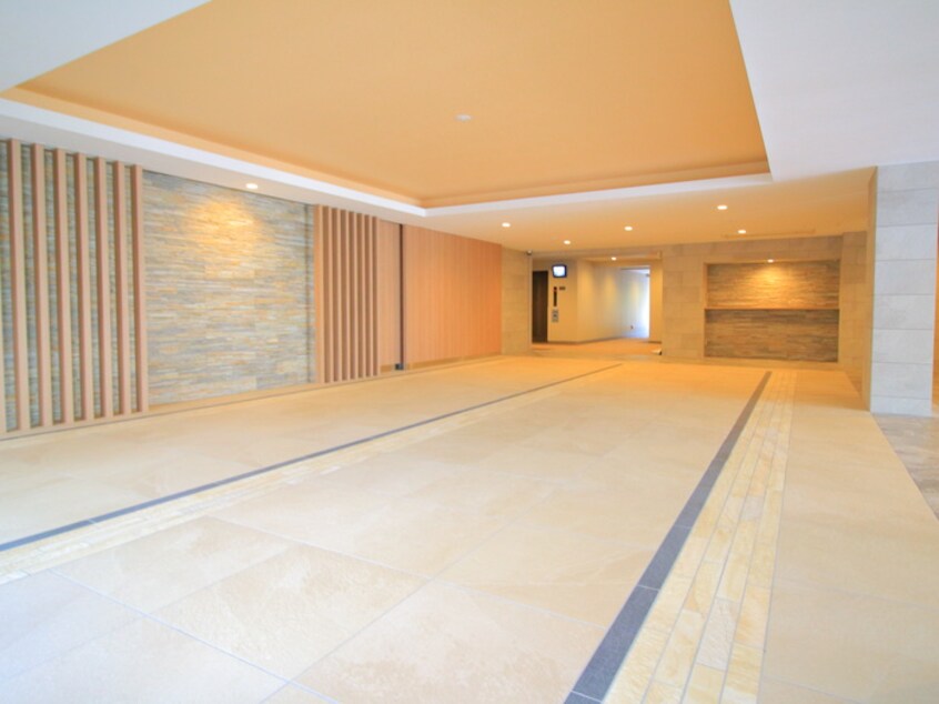 エントランス部分 プライムガーデン若木