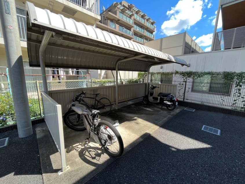 駐輪場 アップドラフト