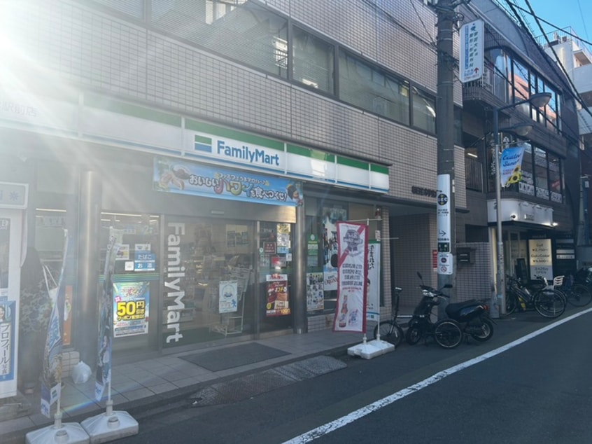 ファミリーマート　学芸大学駅前店(コンビニ)まで450m ｳｨｽﾃﾘｱﾊｲﾂ