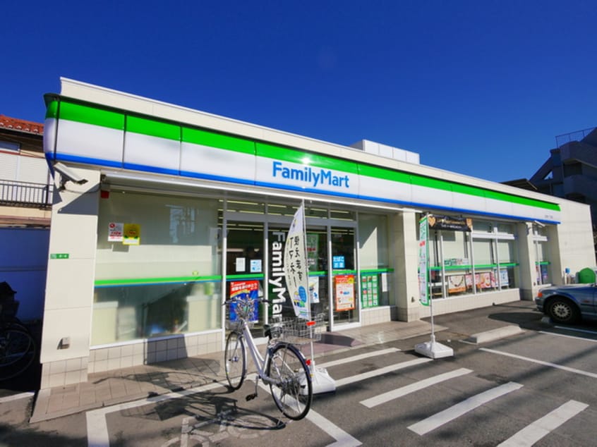 ファミリーマート(コンビニ)まで230m メゾンド　ヴォンヌ