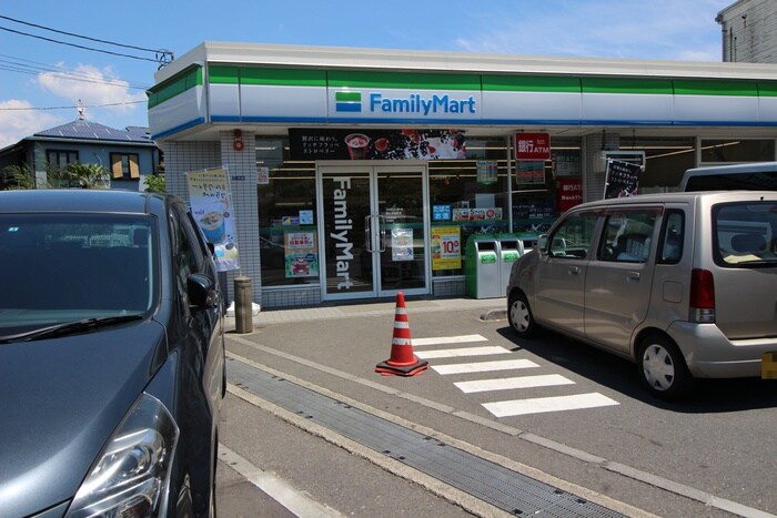 ファミリーマート港北太尾町店(コンビニ)まで404m パルファンベ－ル