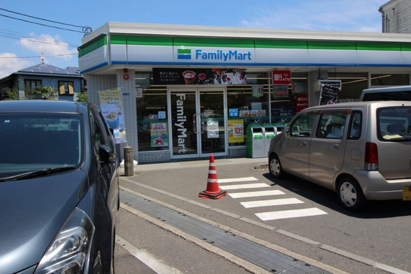 ファミリーマート港北太尾町店(コンビニ)まで404m パルファンベ－ル