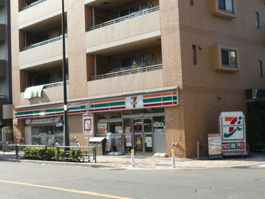 711(コンビニ)まで120m 第２フレンズ・マンション