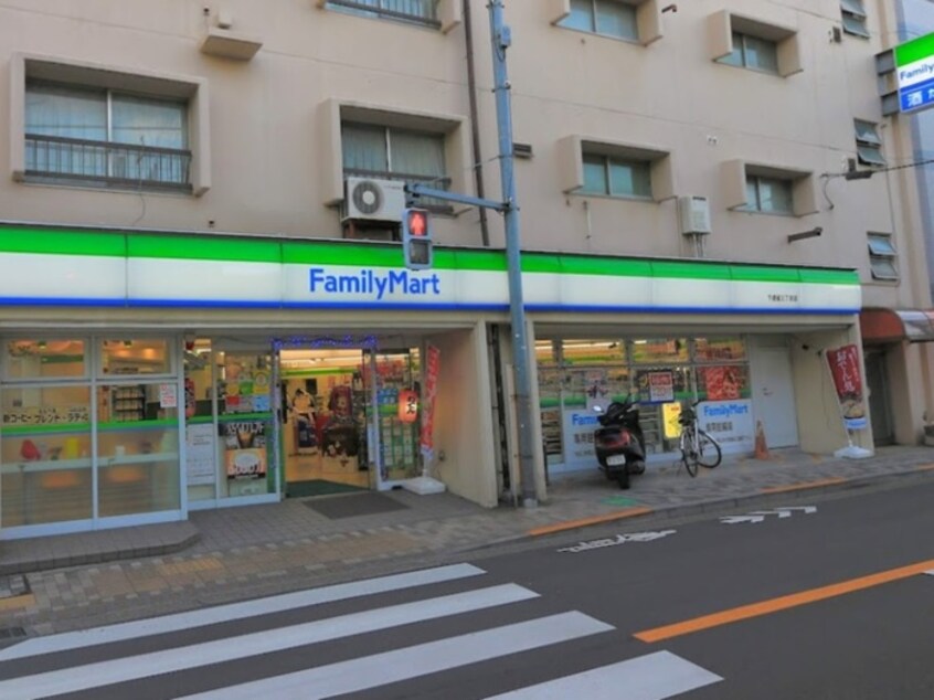 ファミリーマート下連雀三丁目店(コンビニ)まで120m Daffitto三鷹