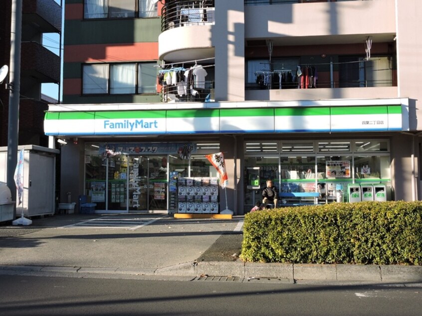 ファミリーマート(コンビニ)まで681m framboise