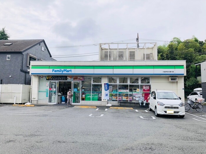 ファミリーマート　小金井北大通り店(コンビニ)まで450m 竹田ハウス Ｂ棟